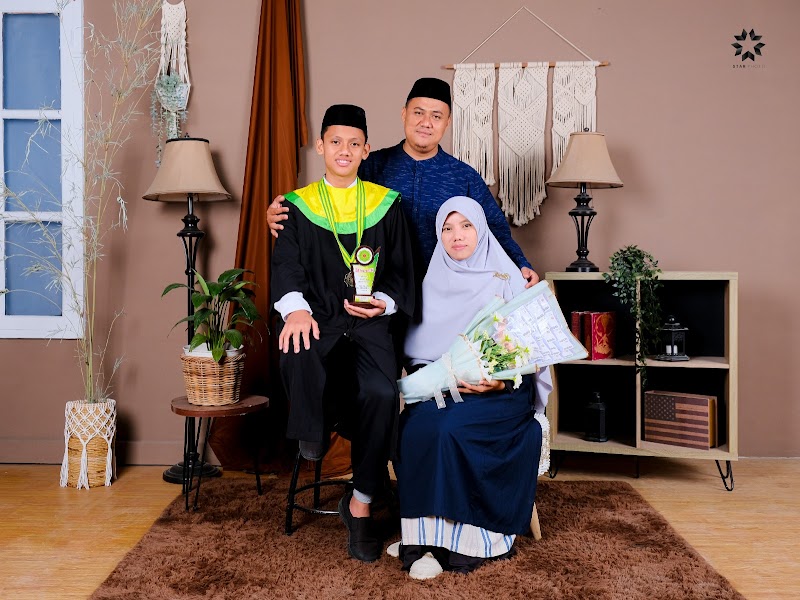 Timeless Cilacap Style: Handayani Fashion Style